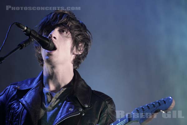 ARCTIC MONKEYS - 2011-07-03 - BELFORT - Presqu'ile du Malsaucy - 